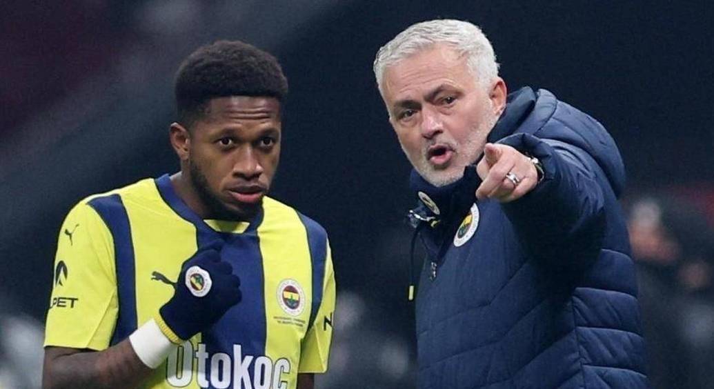 洛杉矶快船迎欧冠关键赛，冲刺阶段更衣室发声，质疑声仍在，资深球员宣示担当(勇士交易发生后科尔紧闭更衣室大门)