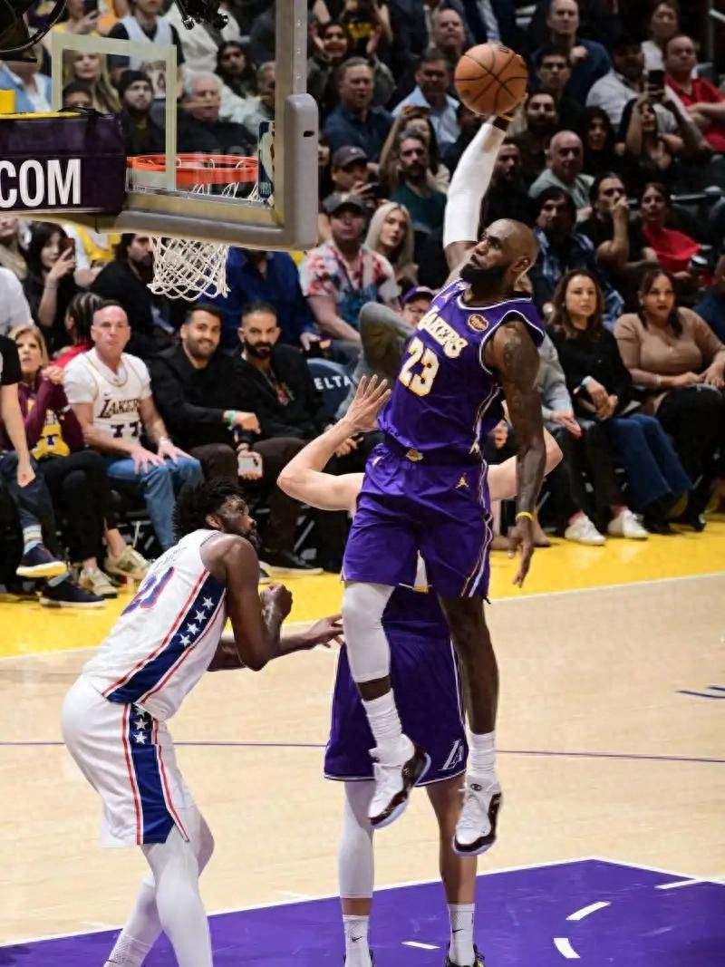 詹姆斯迎来七赛季高光表现,中国队球迷沸腾!的简单介绍 詹姆斯迎来七赛季高光表现,中国队球迷沸腾!的简单介绍